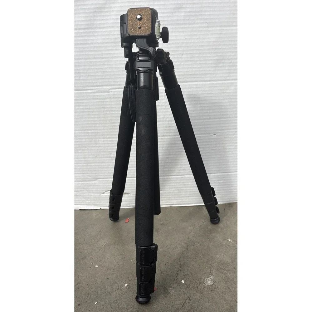 Bell + Howell Xplor 40 Tripod - Bubble Level Indicator All Legs Move Smoothly